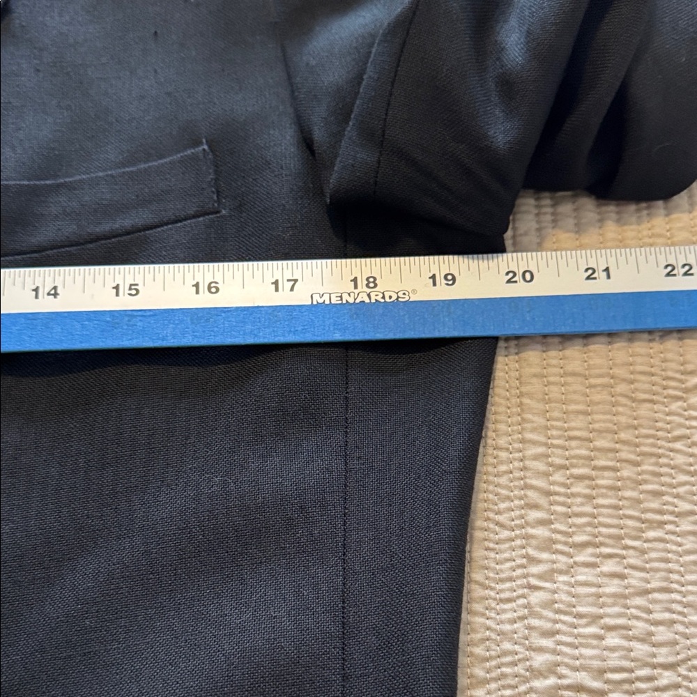 Chic Black Double-Breasted Blazer - Picture 6 of 10